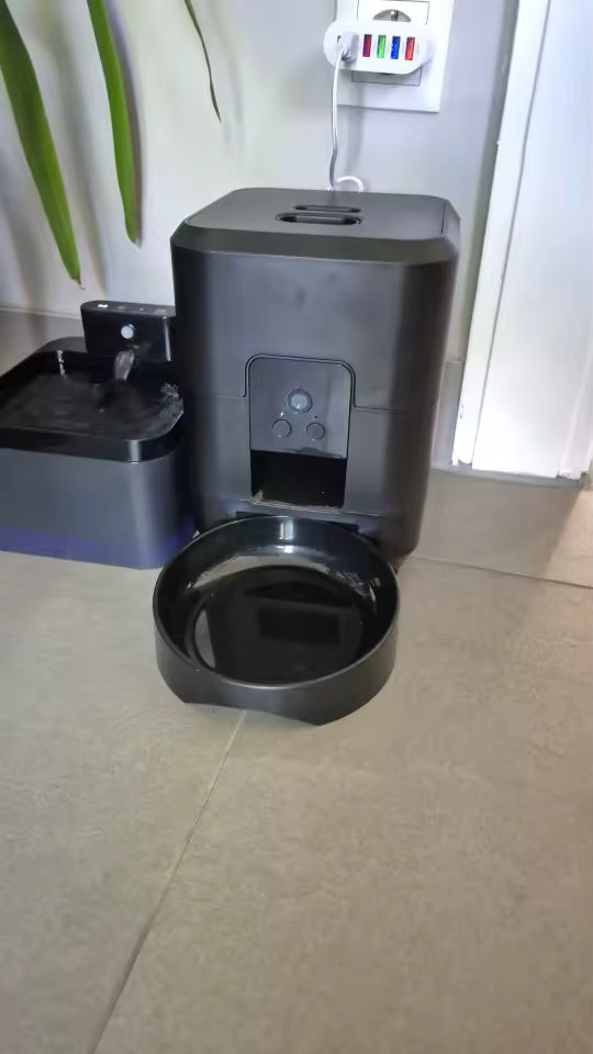 2L Automatic Cat Feeder with Wi-Fi and Camera